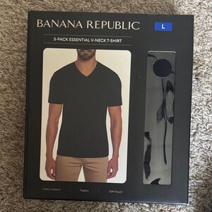 Banana Republic Essential Black V-Neck T-Shirt